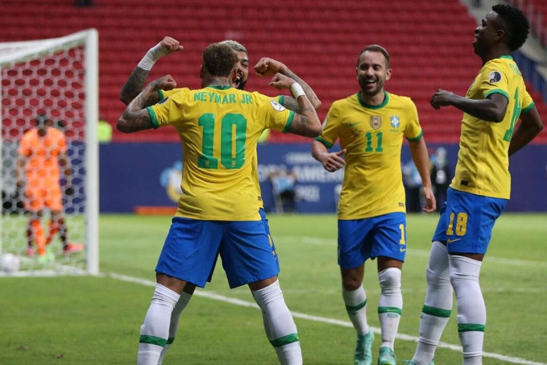 Foot: le Brésil de Neymar atomise la Tunisie 5-1 Neymar et ses coéquipiers du Brésil célèbrent un but contre la Tunisie.