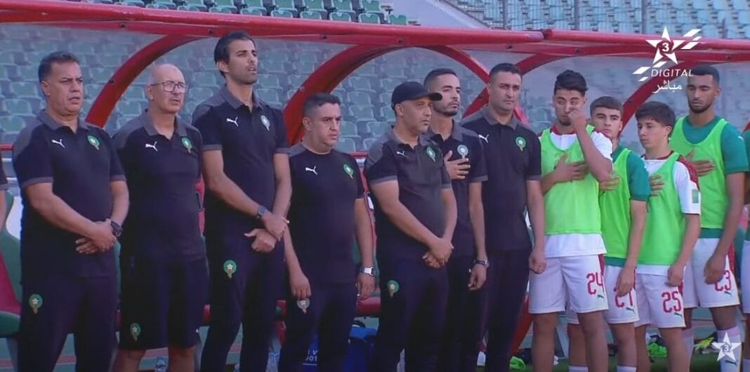 Prépa. CAN U23 : le Sénégal pulvérise le Maroc Les joueurs et entraîneurs du Sénégal avant un match de préparation.