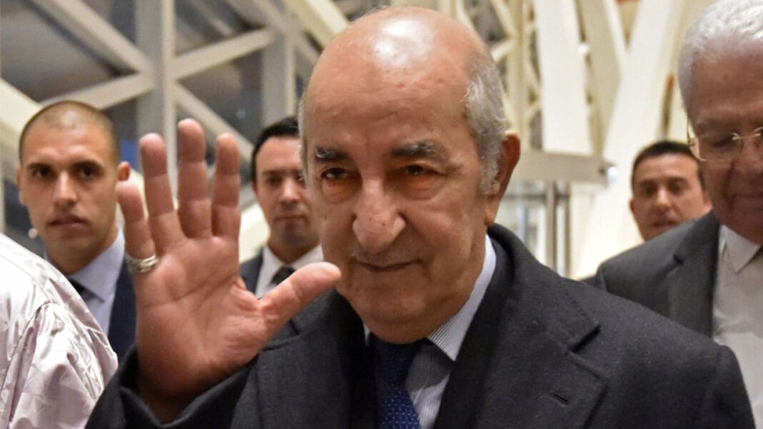 Célébration du Mawlid Ennabaoui Echarif : Tebboune présente ses vœux aux peuples algériens Président Tebboune saluant lors de la célébration du Mawlid Ennabaoui.