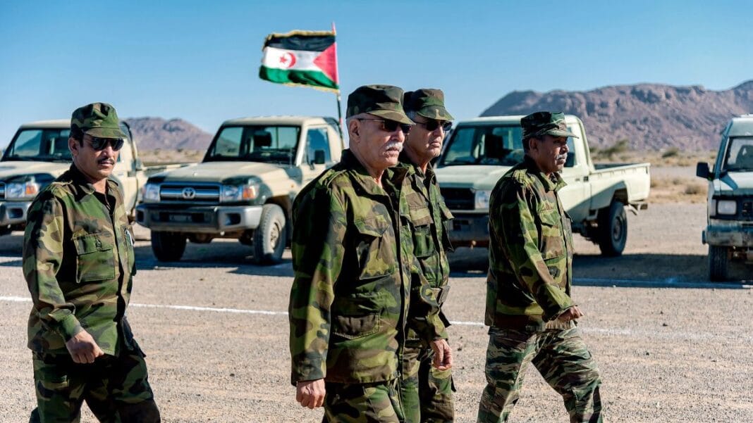 L’Armée sahraouie inflige de lourdes pertes aux forces d’occupation marocaines à Haouza Soldats sahraouis en patrouille dans le désert avec drapeau sahraoui.