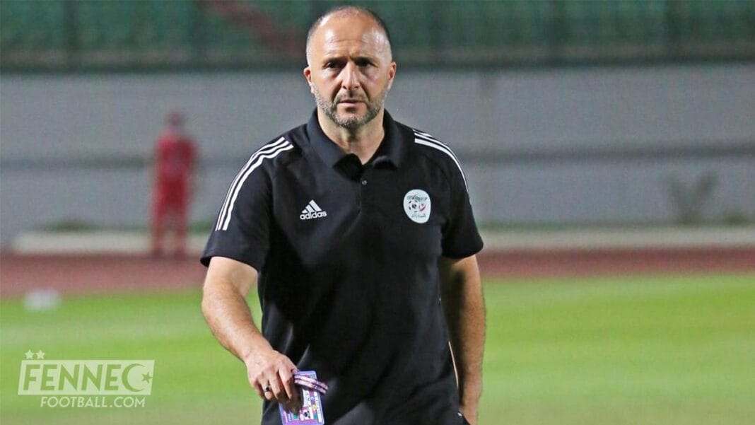 Équipe d’Algérie : Des soupçons autour d’un remplacement de Djamel Belmadi. Entraîneur de football algérien sur le terrain, regard sérieux.