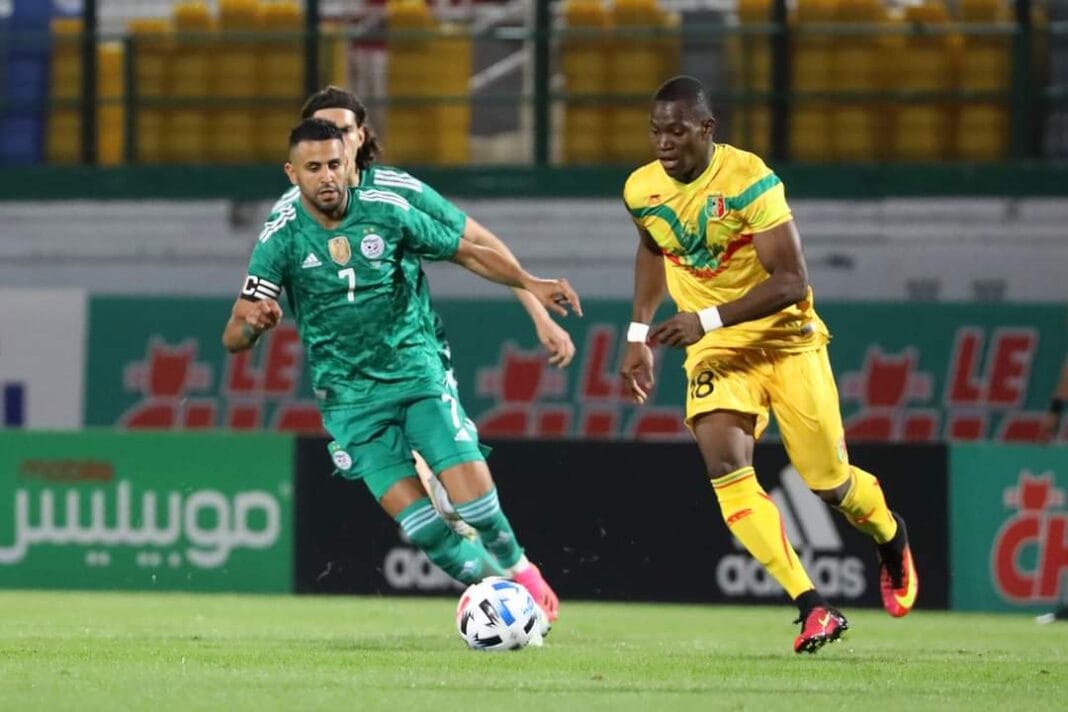Amical : Algérie-Mali, la FAF confirme Joueurs algérien et malien en action lors du match.