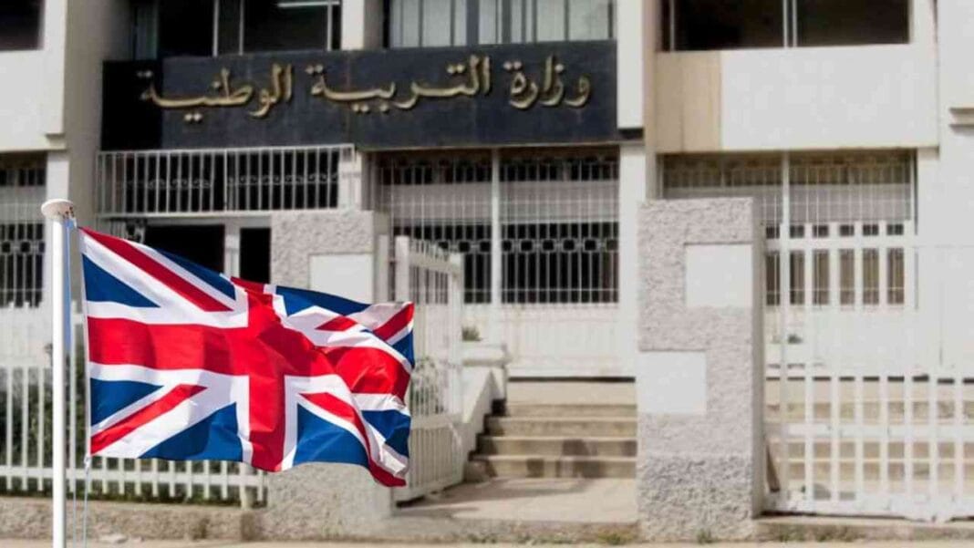 Bâtiment du ministère de l'Éducation nationale avec drapeau britannique.