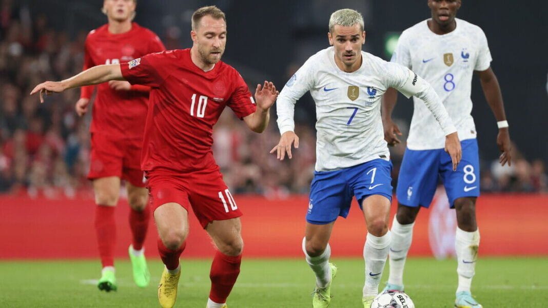 Cdm: La Tunisie sait à quoi devrait ressembler l’effectif du Danemark Joueur tunisien et danois en action lors d'un match de football.