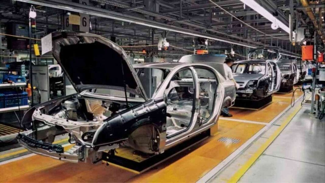 Construction automobile en Algérie : des étudiants en mécanique entreprennent la production des composants Ligne d'assemblage automobile avec étudiants en mécanique.