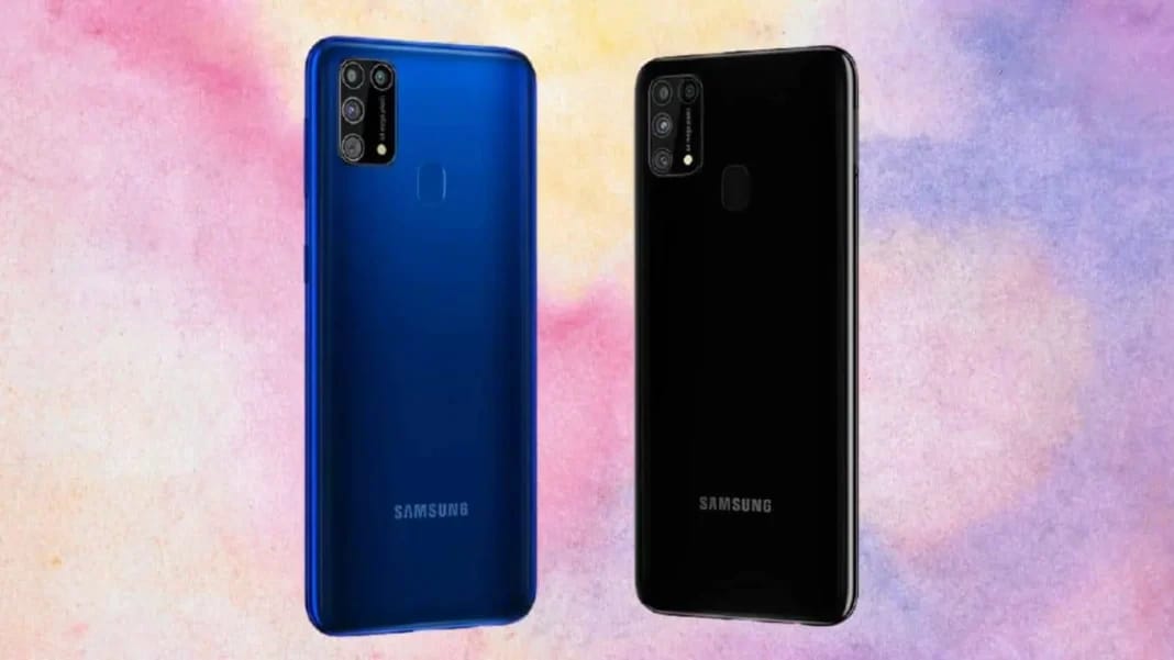 Smartphones Samsung Galaxy M31 en bleu et noir pour la fiche technique.