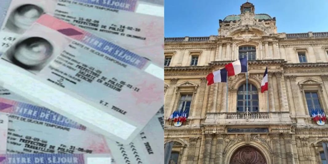 Billets de train et bâtiment officiel en France.