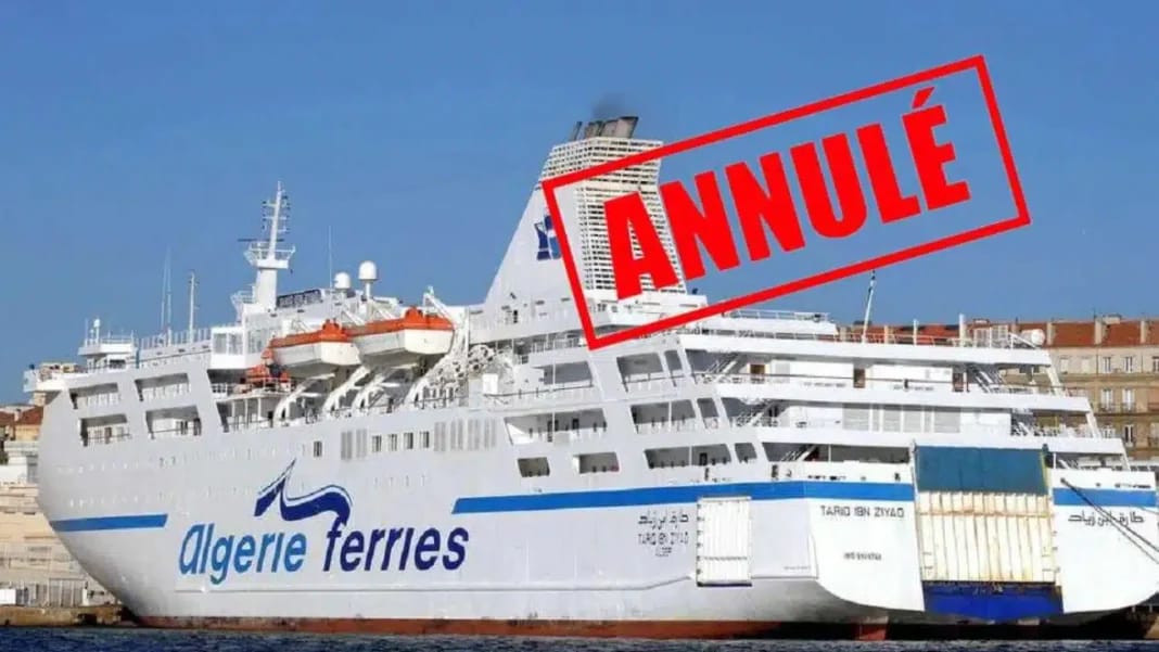 Perturbations chez Algérie Ferries : Report des traversées vers Marseille Ferry Algérie Ferries avec un grand panneau 'Annulé' en rouge.