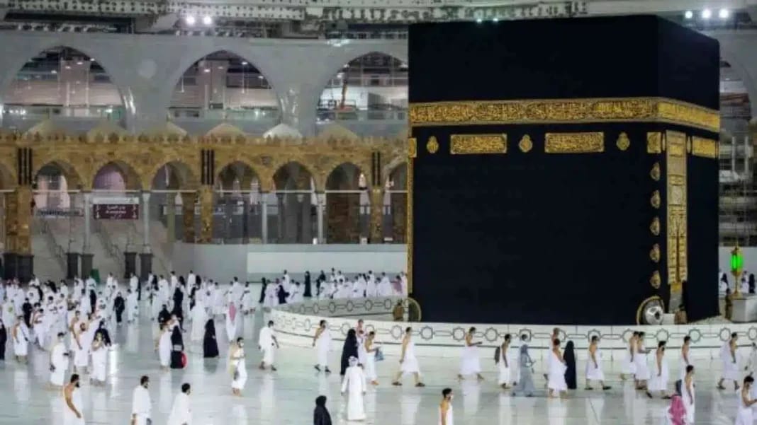 Pèlerins musulmans autour de la Kaaba lors du Hajj 2023.