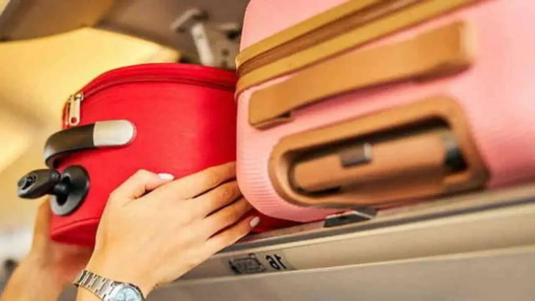 Omra pour les Algériens : Voici la liste des bagages interdits par les autorités saoudiennes Bagages en cabine avec valise rose et sac rouge pour Omra.