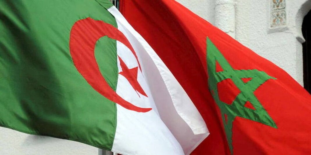 ” Les Algériens et les Marocains ne s’aiment pas.. ” dixit… Drapeaux de l'Algérie et du Maroc côte à côte.