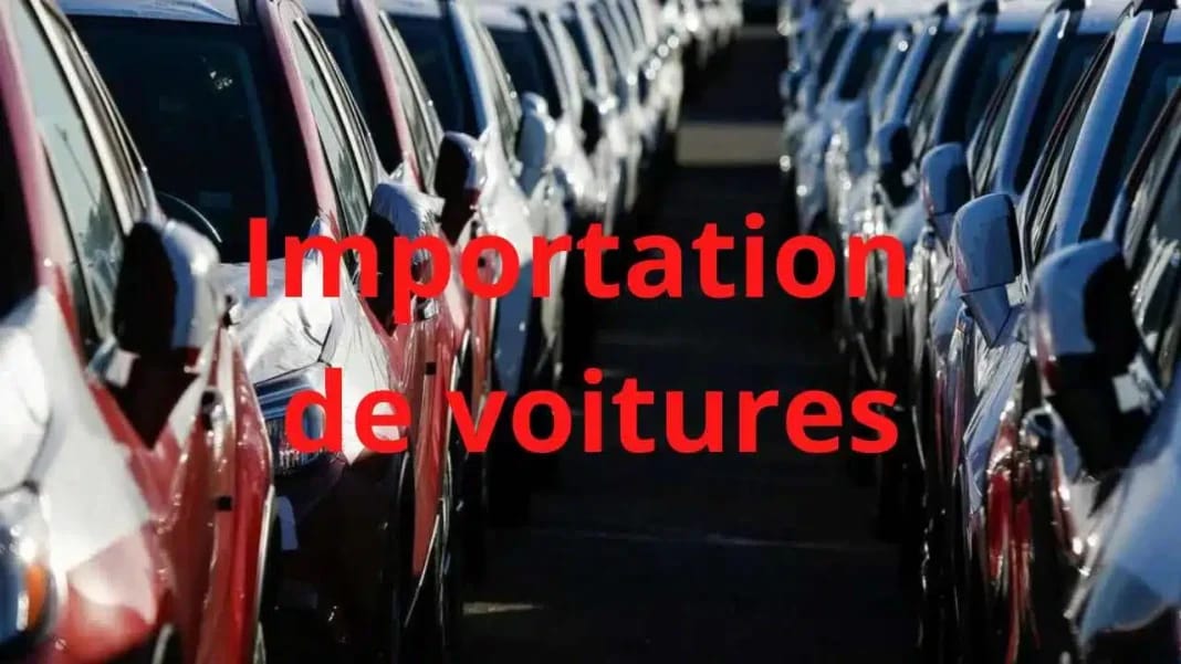 Importation de véhicules : la note importante du ministère de l’Industrie Voitures en importation en Algérie, rangées dans un parking.