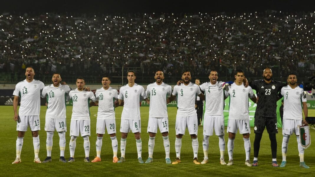L'équipe d'Algérie de football lors d'un match important.