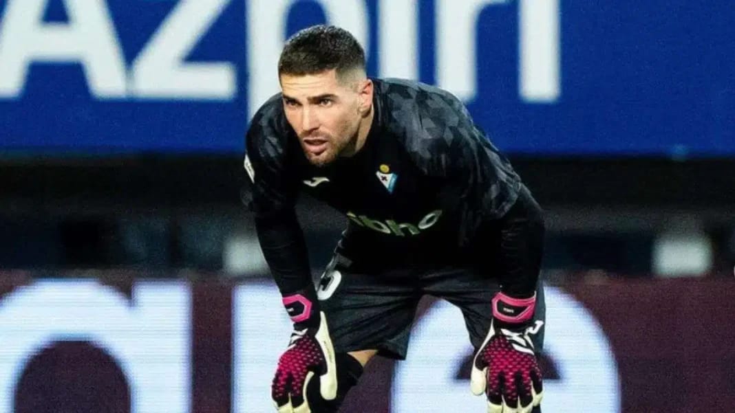 Luca Zidane en position de gardien lors d'un match.