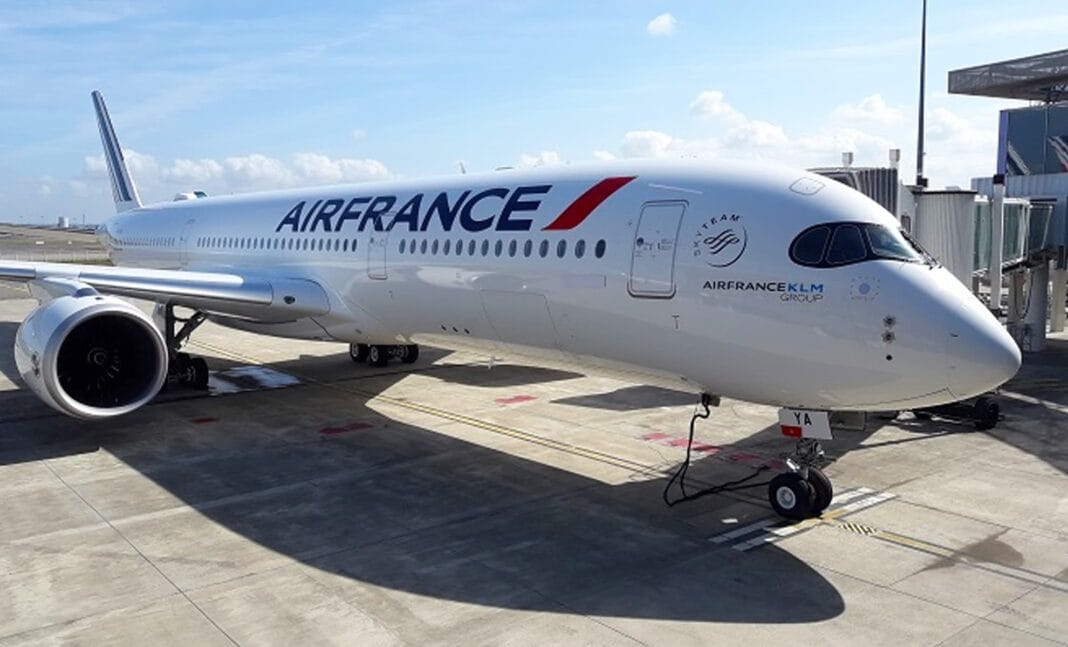 Avion Air France prêt à décoller vers l'Algérie.
