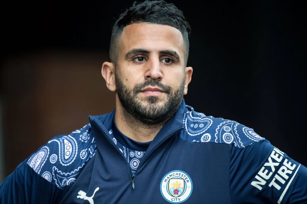 Coup de Tonnerre ! Riyad Mahrez en rogne contre Al Ahli. Raison Riyad Mahrez lors d'une conférence de presse ou d'un événement sportif.