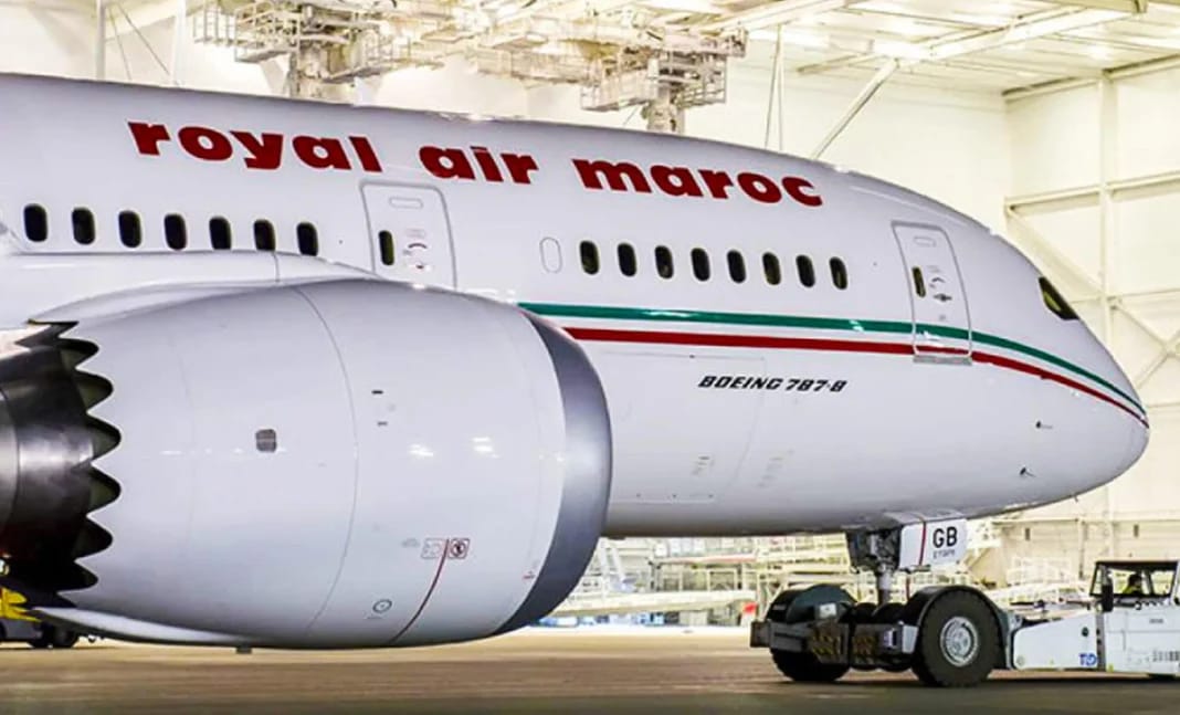 Scandale des pertes de bagages : La Royal Air Maroc pointée du doigt au Canada Avion Boeing 787-9 de Royal Air Maroc dans un hangar.