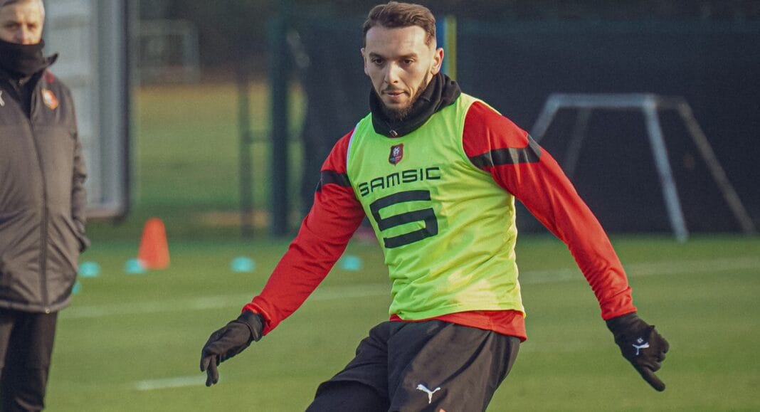 Amine Gouiri en Algérie ? Aouar laisse fuiter ceci… Amine Gouiri en entraînement avec le maillot de l'équipe nationale algérienne.