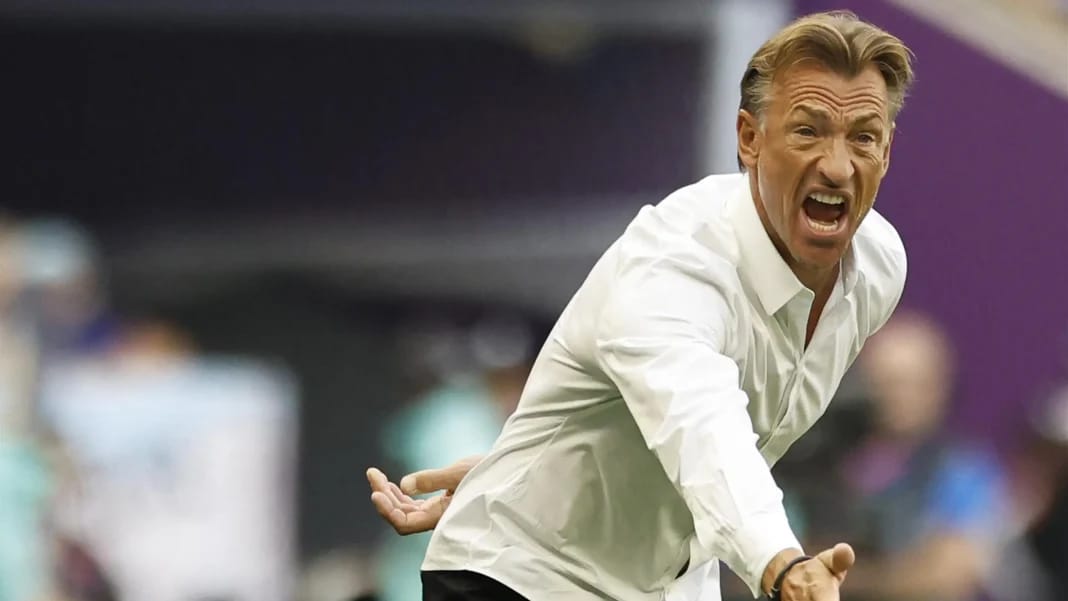 Hervé Renard criant lors d'un match de football.