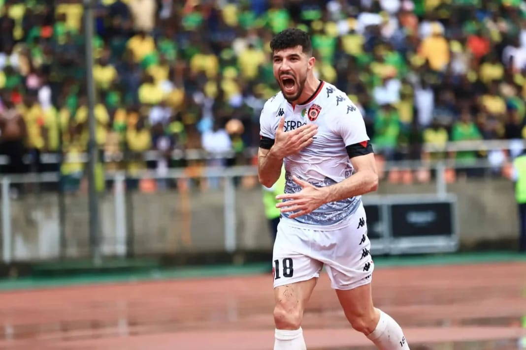 Aymen Mahious célèbre un but lors du CHAN 2022.
