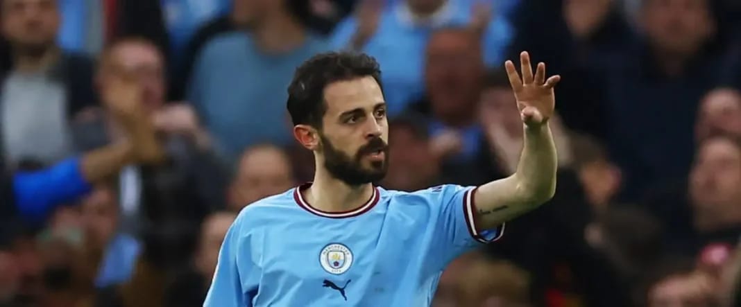 Bernardo Silva en action sur le terrain avec le maillot de Manchester City.
