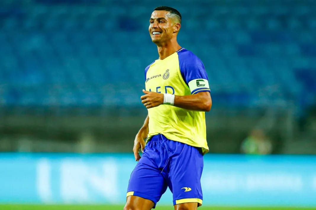 Cristiano Ronaldo souriant lors d'un match à Téhéran.
