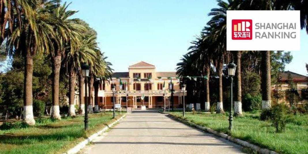 L’Université Djillali Liabes d’Algérie au sommet du Classement Shanghai Vue de l'université Djillali Liabes avec palmiers et bâtiment central.