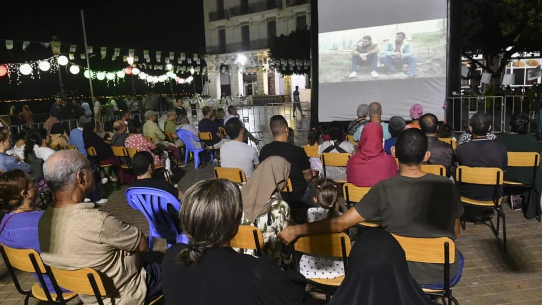 Les rencontres de cinéma de Béjaïa reviennent en Algérie après trois ans Projection en plein air lors des rencontres de cinéma de Béjaïa.