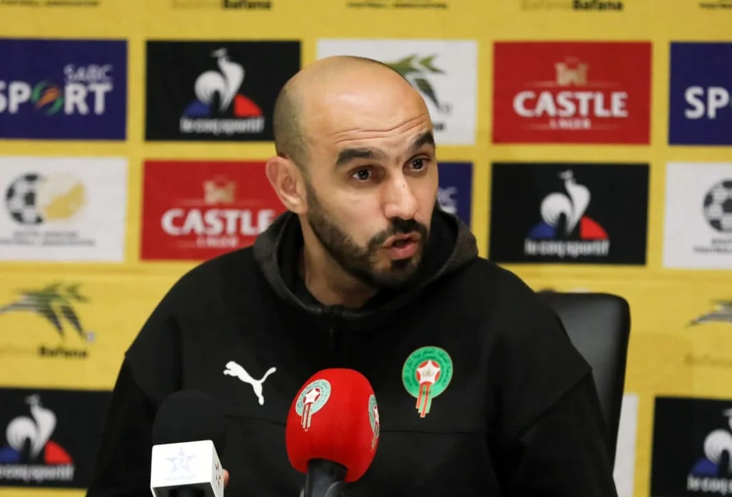 CAN 2023 : Le message fort de Walid Regragui à Aliou Cissé à 31 jours du coup d’envoi Walid Regragui lors d'une conférence de presse pour la CAN 2023.