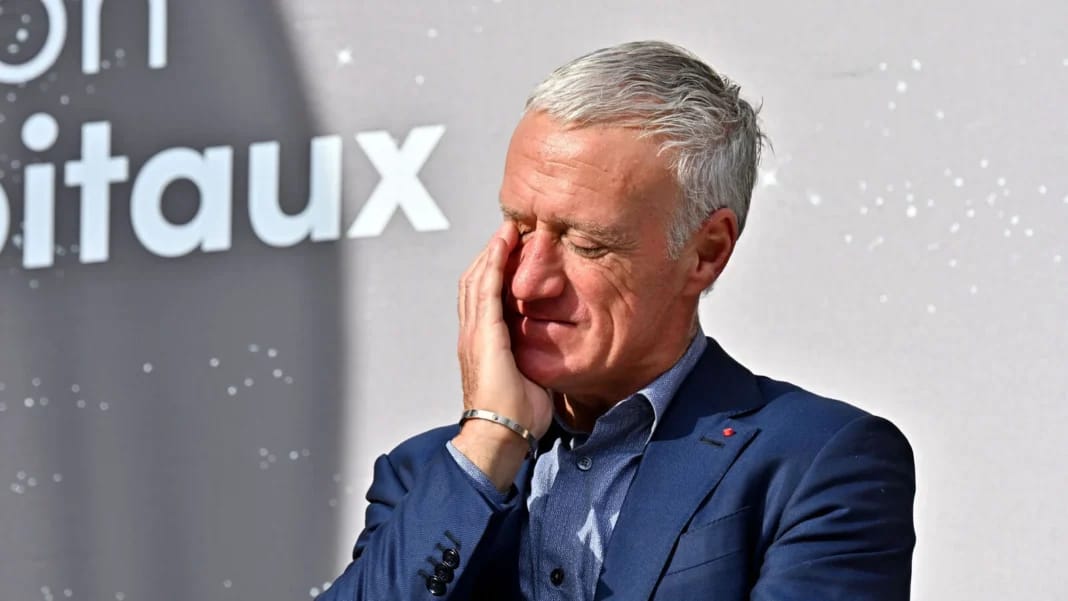 Klopp critique Didier : « Alors, Monsieur Deschamps, c’est ainsi qu’on ménage les joueurs…» Didier Deschamps en pleurs lors d'une cérémonie sportive.
