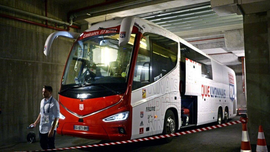 Bus de Lyon attaqué par des supporters dans un parking souterrain.