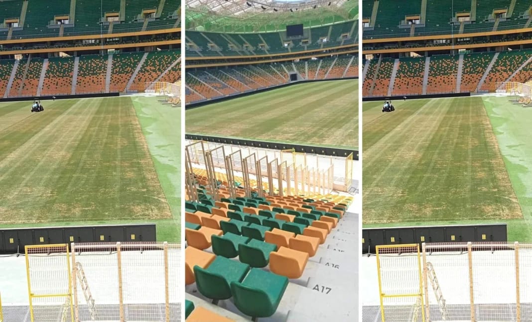 Revamp du stade de Tizi Ouzou : Pelouse améliorée ou illusion ? Stade de Tizi Ouzou avec pelouse rénovée et sièges modernes.