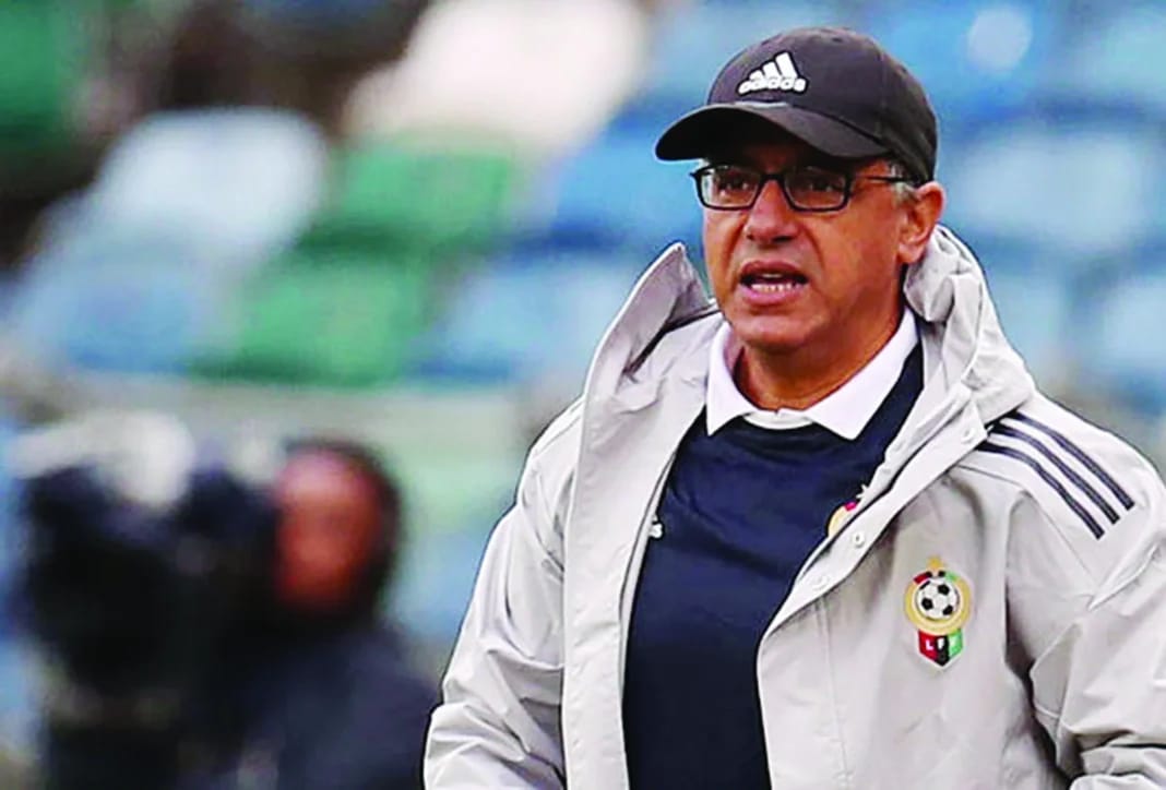 Adel Amrouche analyse la défaite de la Tanzanie contre le Maroc lors des éliminatoires de la Coupe du Monde 2026 Adel Amrouche entraîneur de football lors d'un match international.