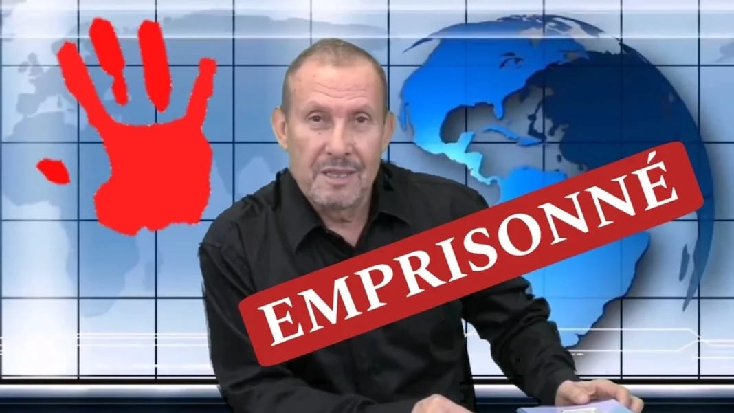 Mohand Taferka, homme en détention, devant un fond mondial.
