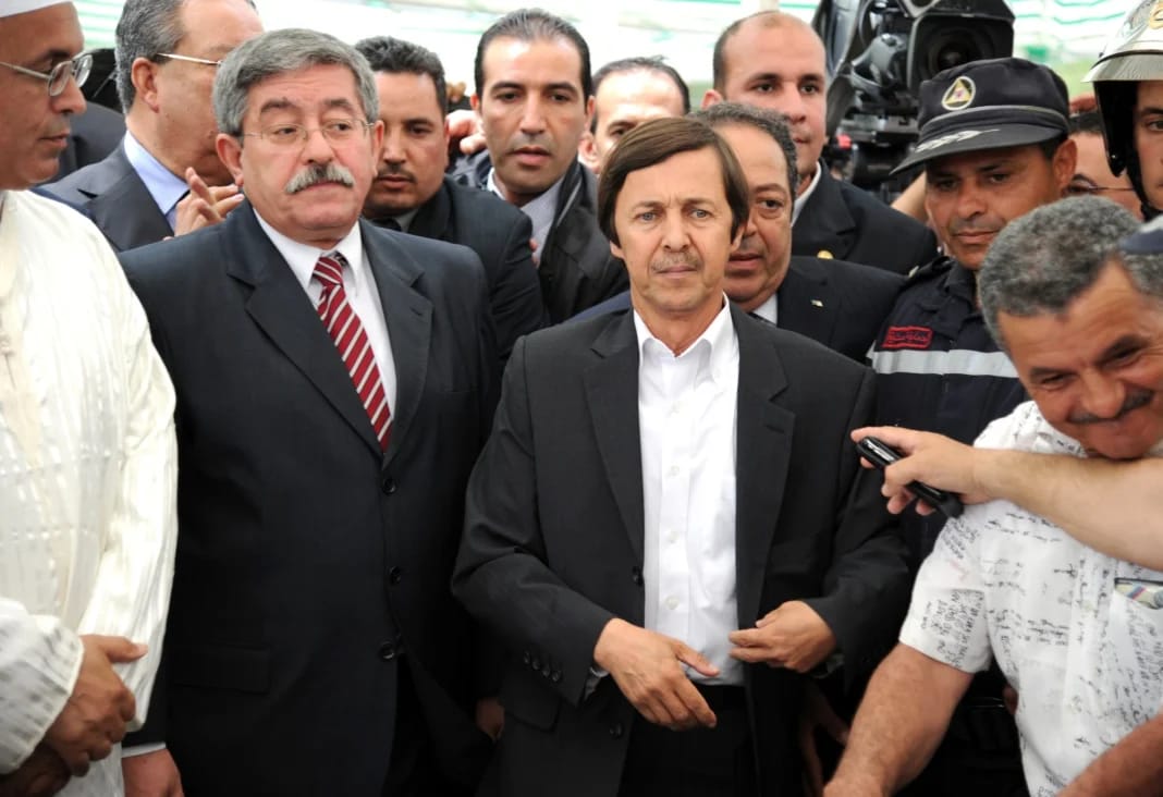 Rejet des appels de Saïd Bouteflika, par la Cour Suprême Saïd Bouteflika entouré de responsables et policiers lors d'une audience.