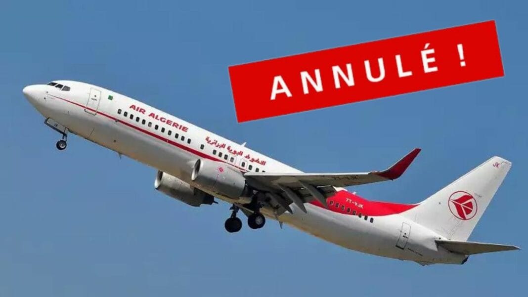Air Algérie impactée : annulation de vols France-Algérie à cause de travaux majeurs à Paris Charles de Gaulle Avion Air Algérie en vol avec bannière Annulé en rouge.