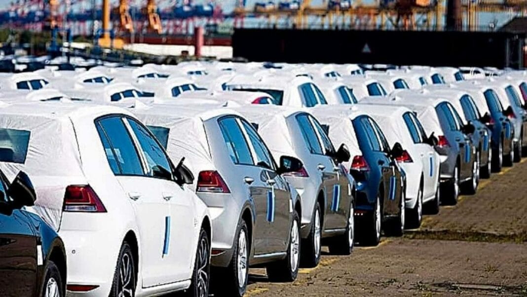 2024, l’année de l’automobile en Algérie Ligne de voitures neuves prêtes à être vendues en Algérie.