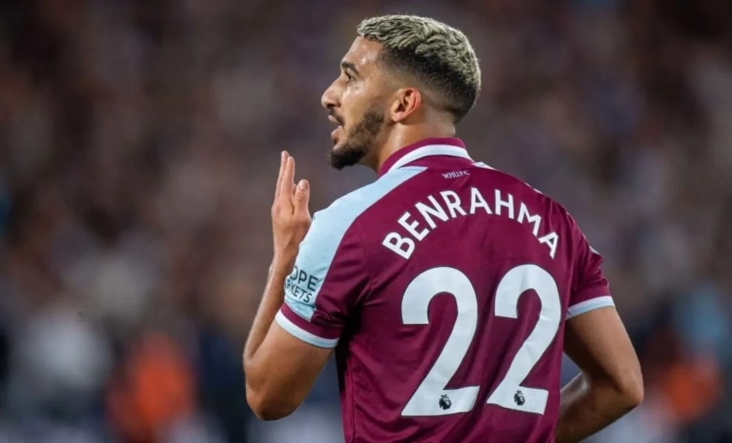 Said Benrahma portant le maillot de West Ham, numéro 22, lors d'un match de football.