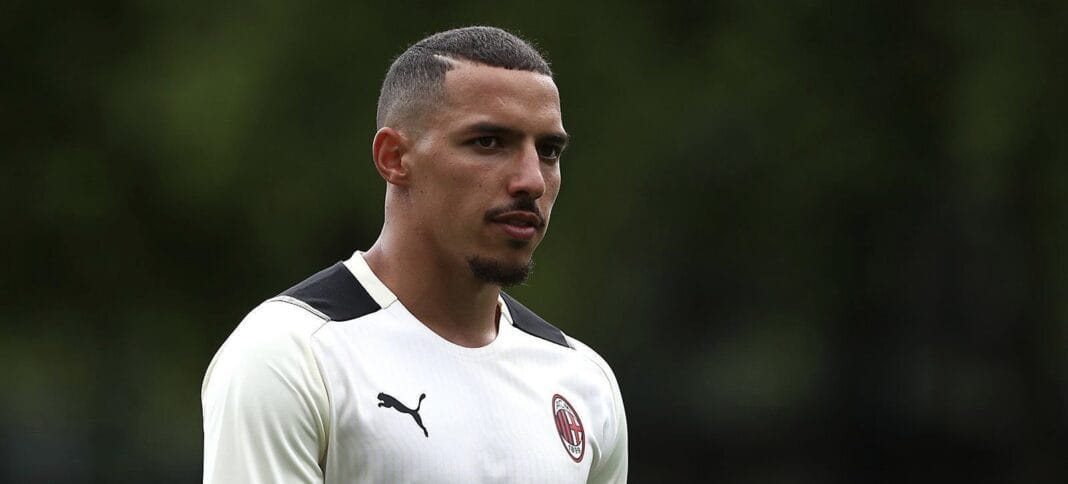 Ismaël Bennacer prend une grande décision Ismaël Bennacer lors d'un entraînement de football au Maroc.