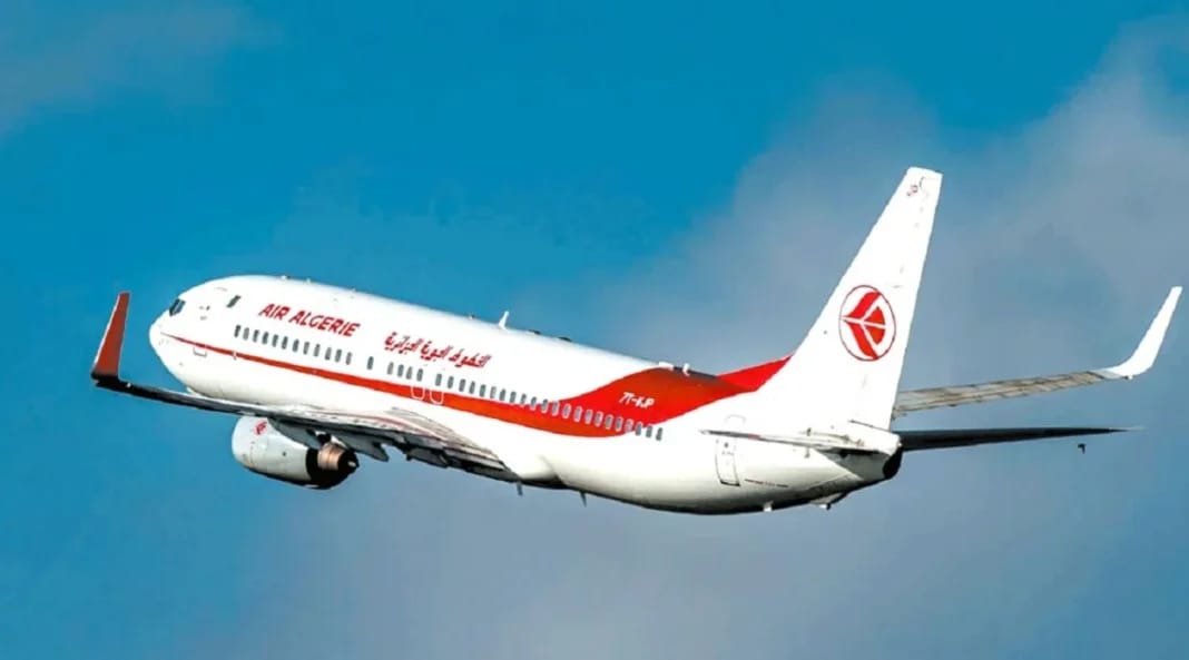 Reprise des vols vers Beyrouth : Air Algérie annonce la date officielle Avion Air Algérie en vol dans un ciel bleu clair.