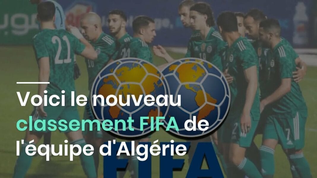 Équipe d'Algérie de football en action Les joueurs algériens de football lors d'un match, portant des maillots verts.