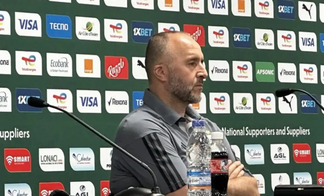 Djamel Belmadi lors d'une conférence de presse Djamel Belmadi, entraîneur de l'équipe nationale, lors d'une conférence de presse.