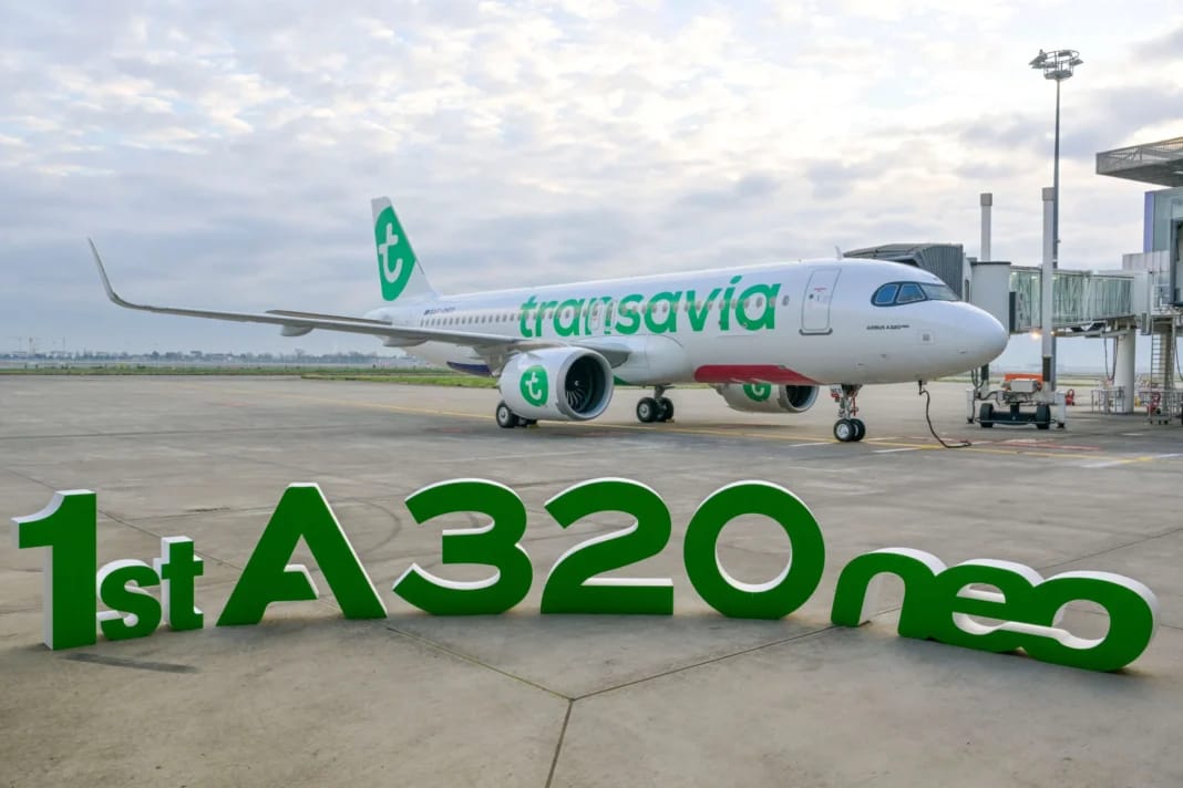 Orly en péril : Transavia craint un couvre-feu étendu et les low-costs retiennent leur souffle Transavia dévoile son premier Airbus A320neo à l'aéroport.