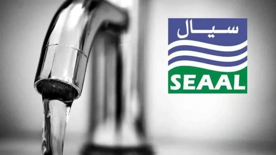 Urgent ! Le SEAAL annonce une coupure d’eau dans ces 2 communes Faucet avec flux d'eau, logo SEAL visible à côté.