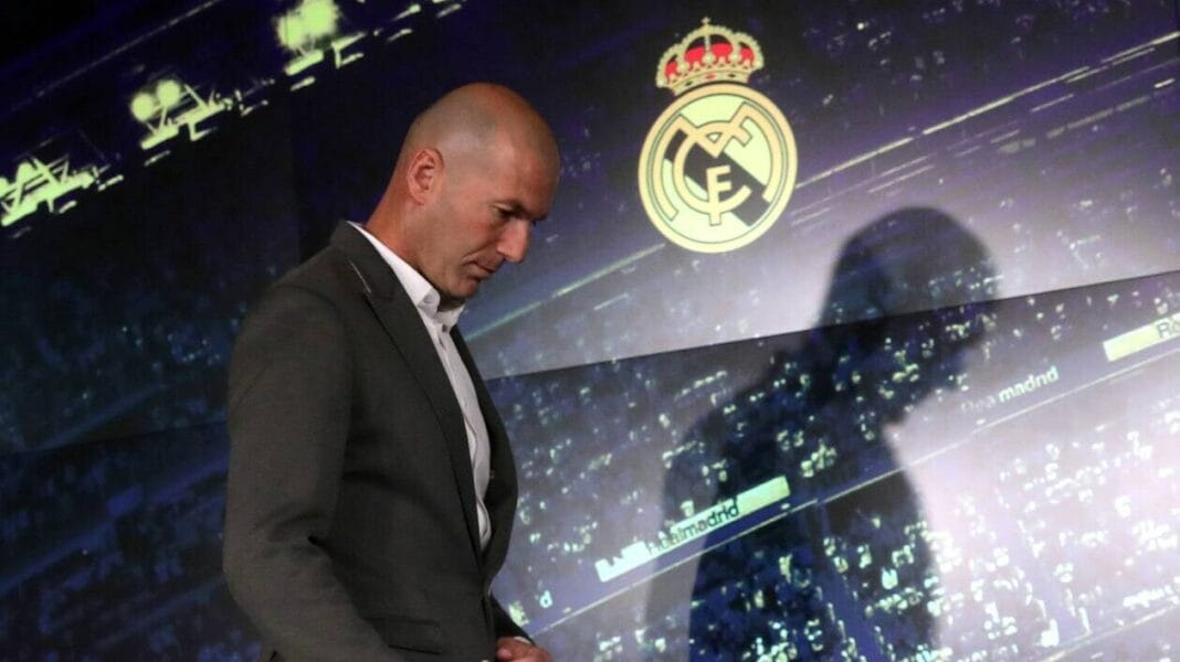 L’énorme surprise , Zidane revient au Réal Madrid ! Zidane lors de sa présentation au Real Madrid.
