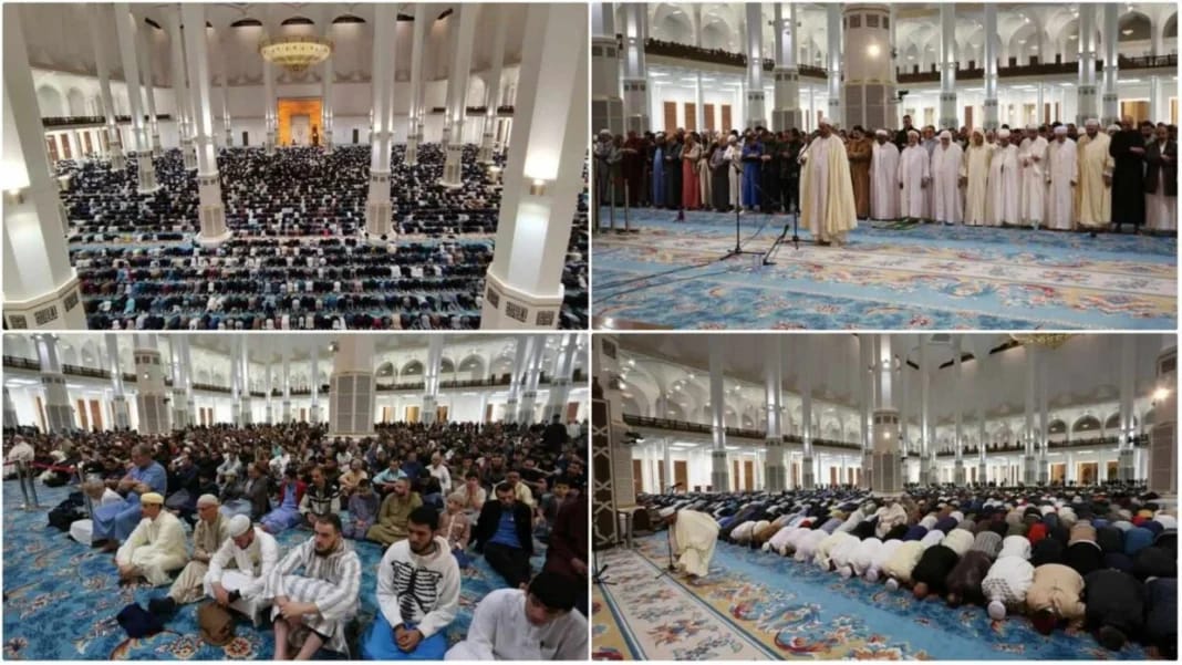 Record historique à la Grande Mosquée d’Alger : Ramadan 2024 rassemble plus de 50 000 fidèles! Fidèles prient à la Grande Mosquée d’Alger pendant Ramadan 2024.
