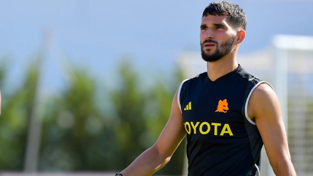 Houssem Aouar en entraînement avec l'équipe nationale algérienne.