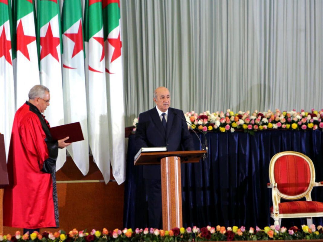 Opacité Présidentielle en Algérie : Le Silence Assourdissant de Tebboune Président algérien lors d'une cérémonie officielle.