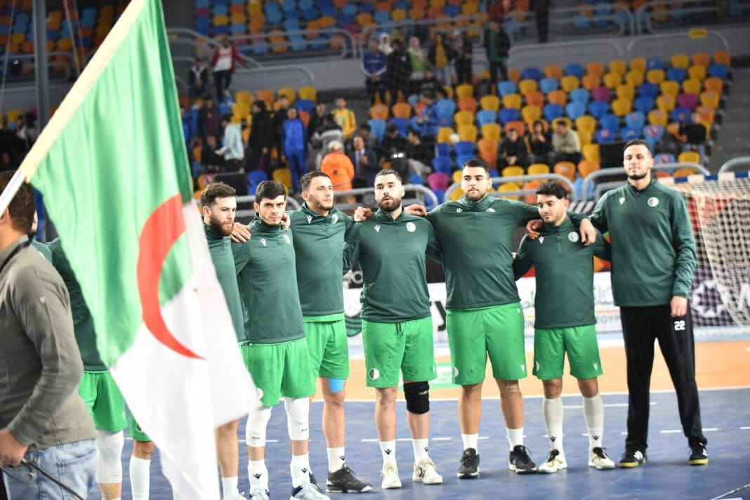 JO de Paris 2024 : L’Équipe Algérienne de Handball Écartée de la Compétition L'équipe algérienne de handball lors des Jeux Olympiques de Paris 2024.
