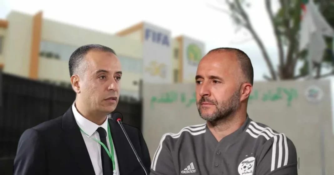 Affaire Djamel Belmadi- FAF : le feuilleton continue, et promet plein de rebondissements Deux hommes discutent lors d'une conférence de presse de football.